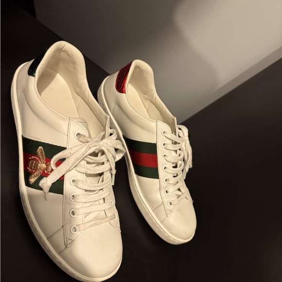 Worn it twice only. Original receipt available as well - Picture 1 of 10